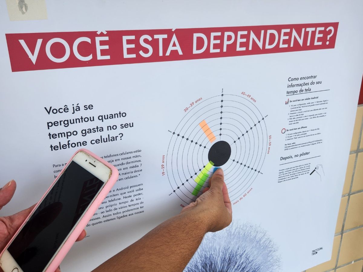 Students engaging with interactive exhibits on digital privacy and
security at Casa Criatura's educational event in Brazil.
