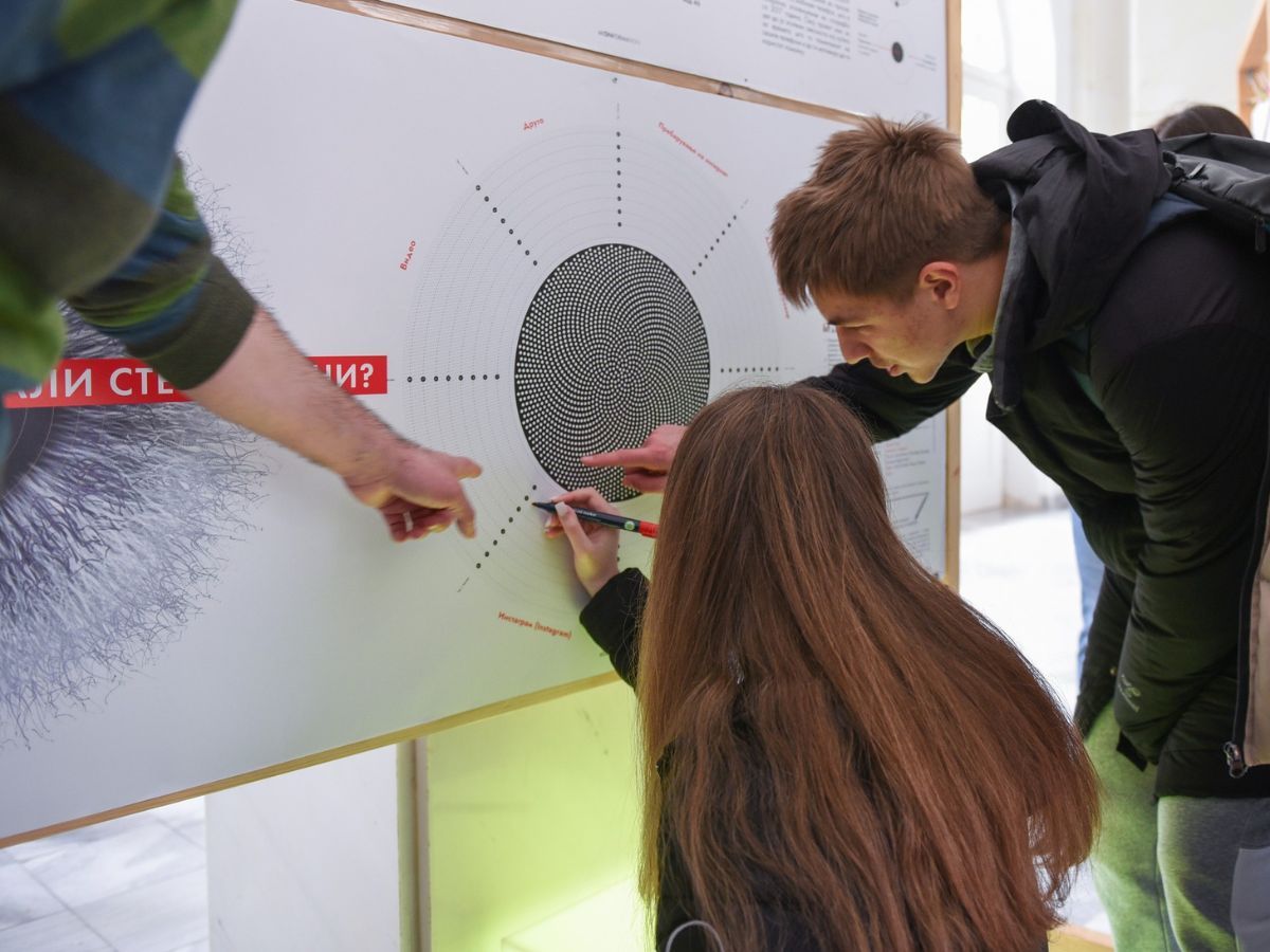 Students interacting with the Glass Room exhibition. Photo courtesy of
Macedonian Institute for Media, 2024.